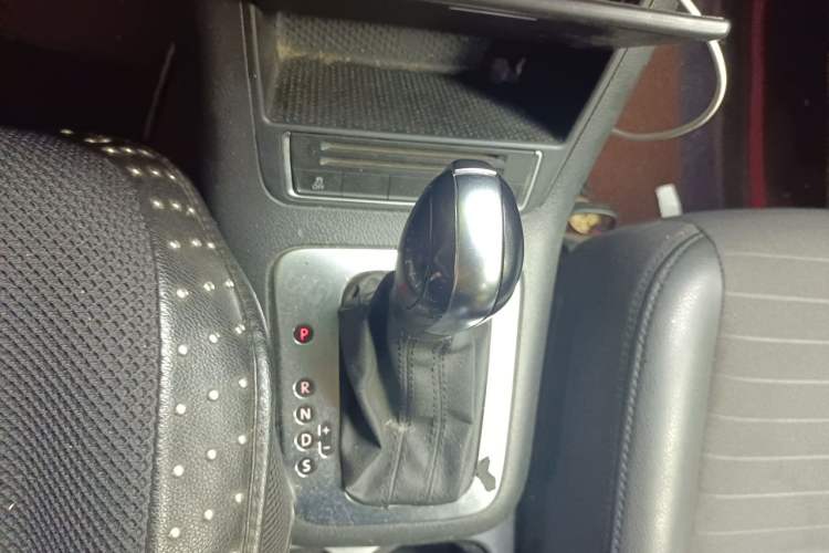 Used Volkswagen Tiguan 2013 1.8TSI Automatic Two-Wheel Drive Trend Edition Gear Lever