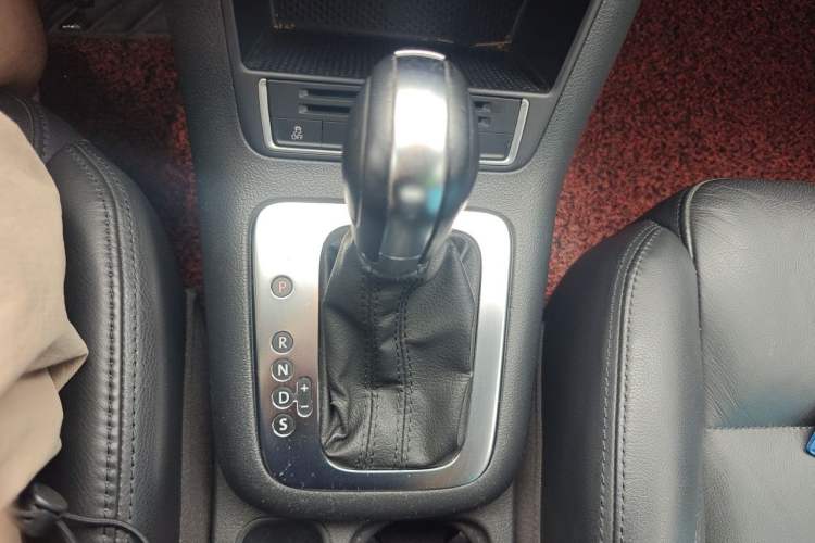 Used Volkswagen Tiguan 2013 1.8 TSI Automatic Two-Wheel Drive Comfort Edition Gear Lever