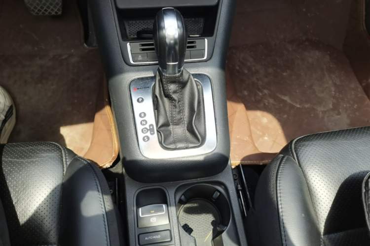 Used Volkswagen Tiguan 2013 1.8 TSI Automatic All-Wheel Drive Luxury Model Gear Lever