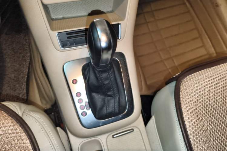Used Volkswagen Tiguan 2013 1.8TSI Automatic Two-Wheel Drive Luxury Model Gear Lever