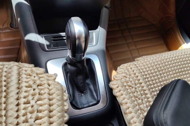 Used Volkswagen Tiguan 2013 1.8 TSI Automatic Two-Wheel Drive Comfort Edition Gear Lever