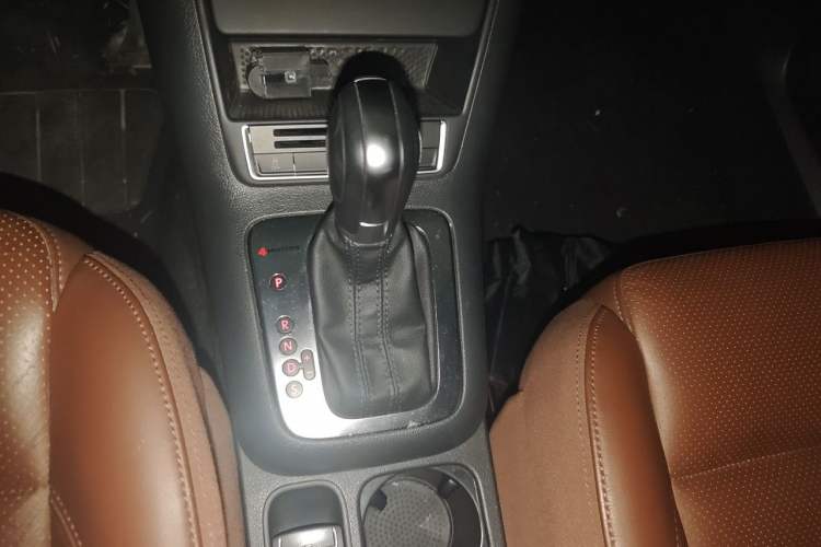 Used Volkswagen Tiguan 2013 1.8 TSI Automatic All-Wheel Drive Luxury Model Gear Lever