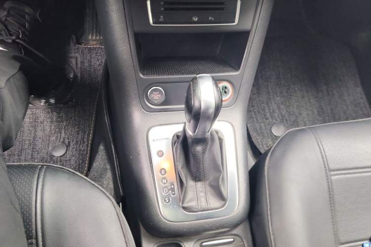 Used Volkswagen Tiguan 2013 2.0 TSI Automatic All-Wheel-Drive Flagship Edition Gear Lever