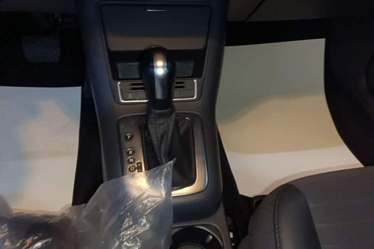 Used Volkswagen Tiguan 2013 1.8TSI Automatic Two-Wheel Drive Trend Edition Gear Lever