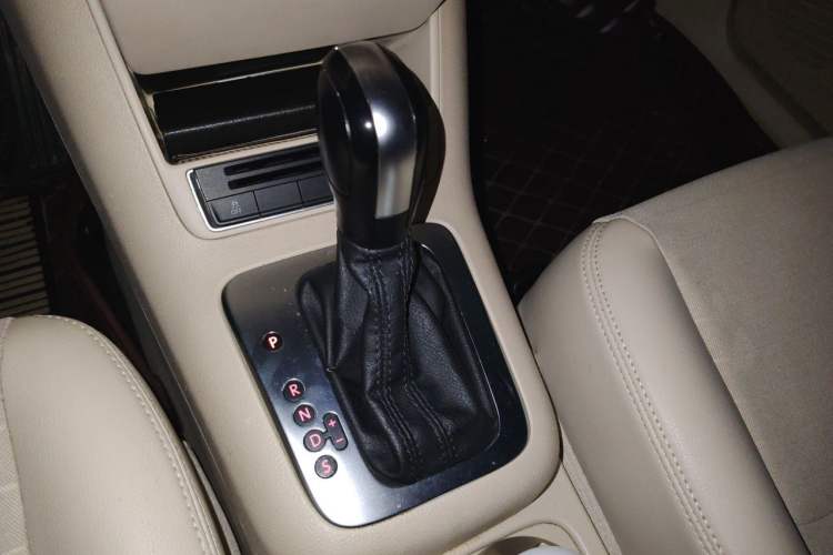 Used Volkswagen Tiguan 2013 1.8TSI Automatic Two-Wheel Drive Trend Edition Gear Lever