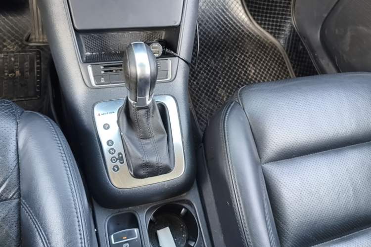 Used Volkswagen Tiguan 2013 1.8 TSI Automatic All-Wheel Drive Luxury Model Gear Lever
