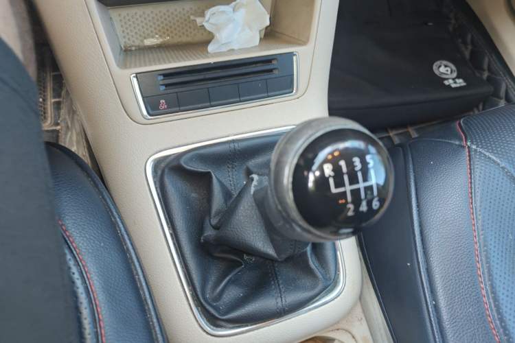 Used Volkswagen Tiguan 2013 1.8TSI Manual Two-Wheel Drive Trend Edition Gear Lever