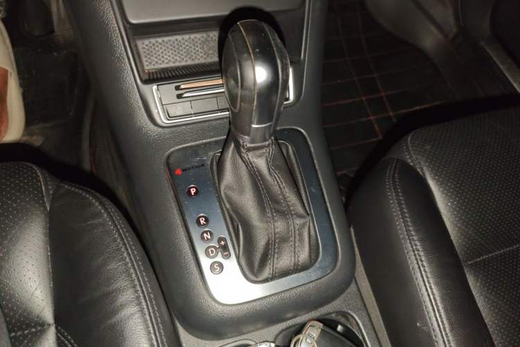 Used Volkswagen Tiguan 2013 1.8 TSI Automatic All-Wheel Drive Luxury Model Gear Lever