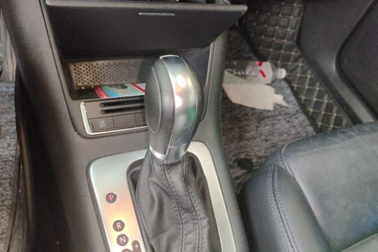 Used Volkswagen Tiguan 2013 1.8TSI Automatic Two-Wheel Drive Luxury Model Gear Lever