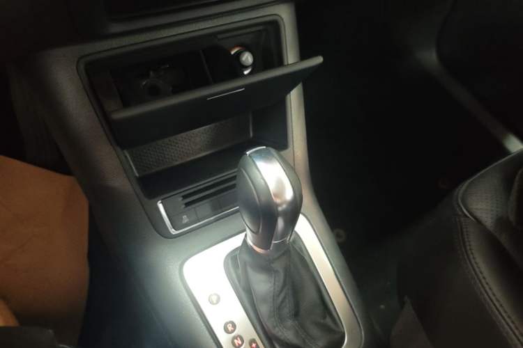 Used Volkswagen Tiguan 2013 1.8TSI Automatic Two-Wheel Drive Luxury Model Gear Lever