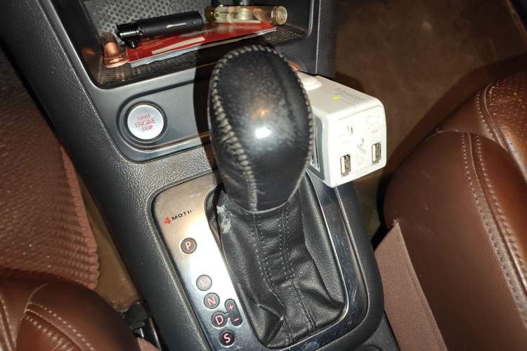 Used Volkswagen Tiguan 2013 1.8 TSI Automatic All-Wheel Drive Luxury Model Gear Lever