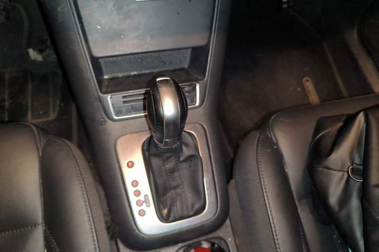 Used Volkswagen Tiguan 2013 1.8 TSI Automatic Two-Wheel Drive Comfort Edition Gear Lever