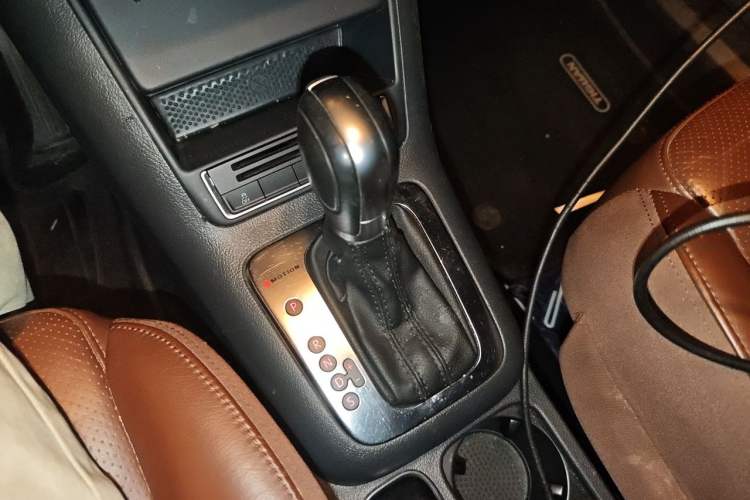 Used Volkswagen Tiguan 2013 1.8 TSI Automatic All-Wheel Drive Luxury Model Gear Lever