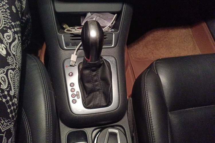Used Volkswagen Tiguan 2013 1.8TSI Automatic All-Wheel-Drive Comfort Edition Gear Lever