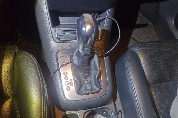 Used Volkswagen Tiguan 2013 1.8 TSI Automatic All-Wheel Drive Luxury Model Gear Lever