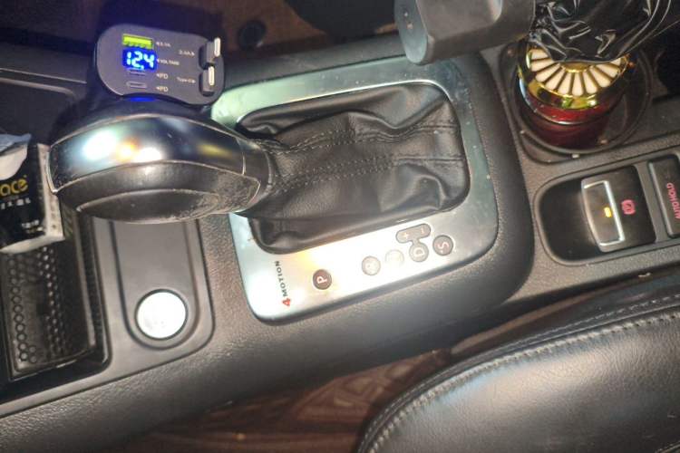 Used Volkswagen Tiguan 2013 2.0 TSI Automatic All-Wheel-Drive Flagship Edition Gear Lever