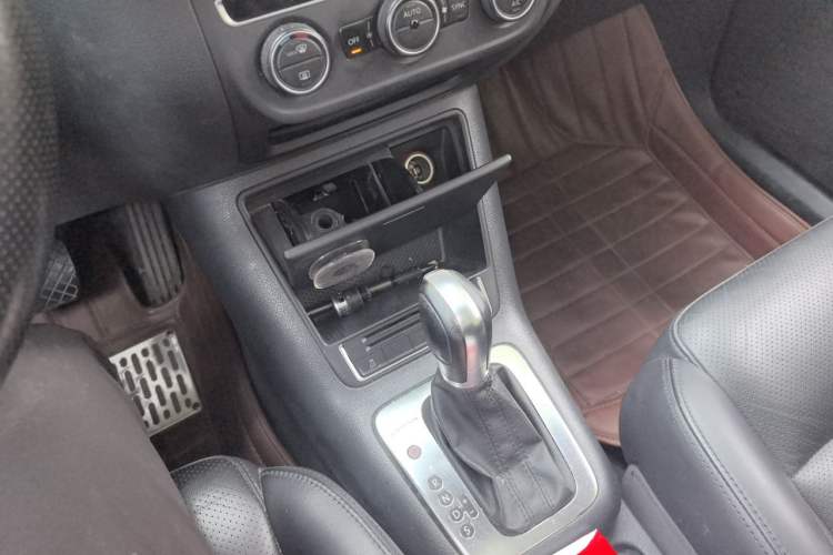 Used Volkswagen Tiguan 2013 1.8 TSI Automatic All-Wheel Drive Luxury Model Gear Lever