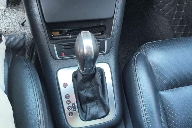 Used Volkswagen Tiguan 2013 1.8TSI Automatic Two-Wheel Drive Luxury Model Gear Lever