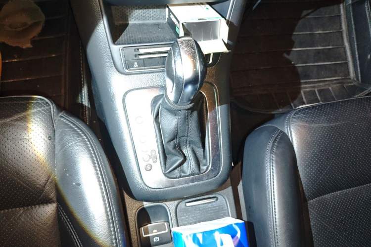 Used Volkswagen Tiguan 2013 1.8TSI Automatic Two-Wheel Drive Luxury Model Gear Lever