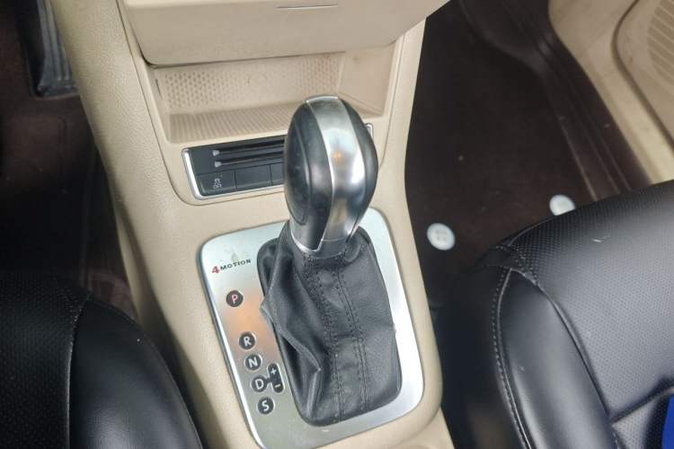 Used Volkswagen Tiguan 2013 1.8 TSI Automatic All-Wheel Drive Luxury Model Gear Lever