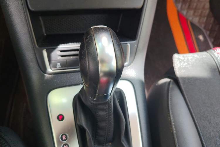 Used Volkswagen Tiguan 2013 1.8 TSI Automatic Two-Wheel Drive Comfort Edition Gear Lever