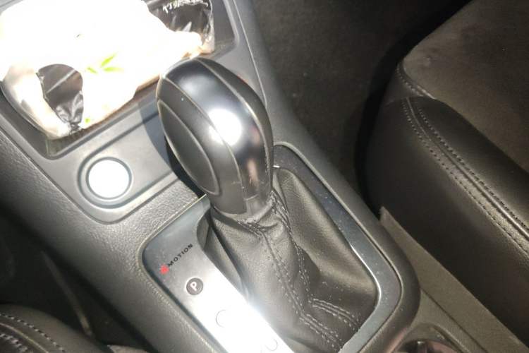 Used Volkswagen Tiguan 2013 2.0 TSI Automatic All-Wheel-Drive Flagship Edition Gear Lever