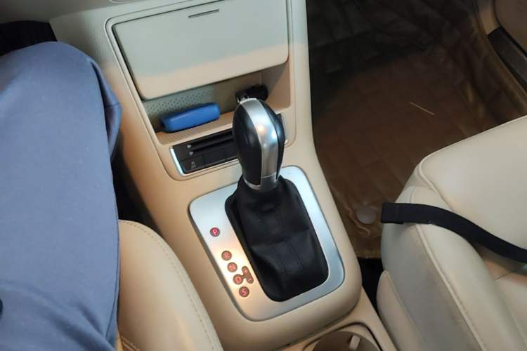 Used Volkswagen Tiguan 2013 1.8 TSI Automatic Two-Wheel Drive Comfort Edition Gear Lever