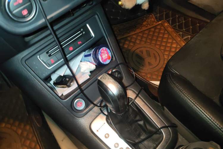 Used Volkswagen Tiguan 2013 2.0 TSI Automatic All-Wheel-Drive Flagship Edition Gear Lever