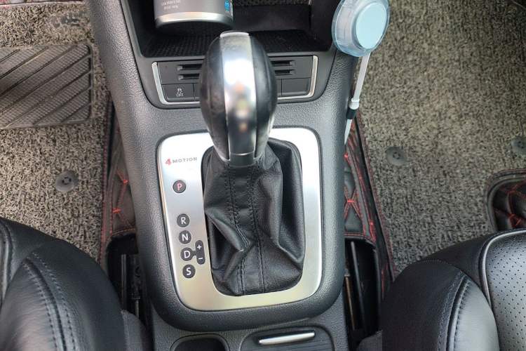 Used Volkswagen Tiguan 2013 1.8 TSI Automatic All-Wheel Drive Luxury Model Gear Lever