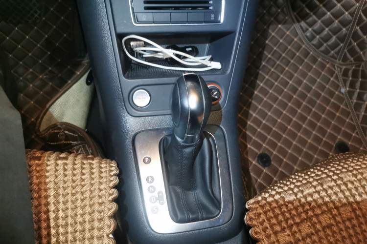 Used Volkswagen Tiguan 2013 1.8TSI Automatic Two-Wheel Drive Luxury Model Gear Lever