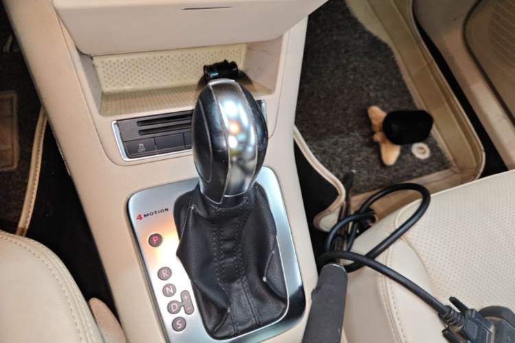 Used Volkswagen Tiguan 2013 1.8 TSI Automatic All-Wheel Drive Luxury Model Gear Lever