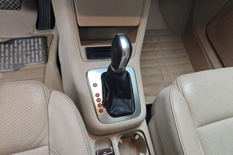 Used Volkswagen Tiguan 2013 1.8TSI Automatic Two-Wheel Drive Luxury Model Gear Lever