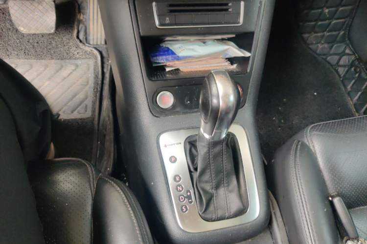 Used Volkswagen Tiguan 2013 1.8 TSI Automatic All-Wheel Drive Luxury Model Gear Lever