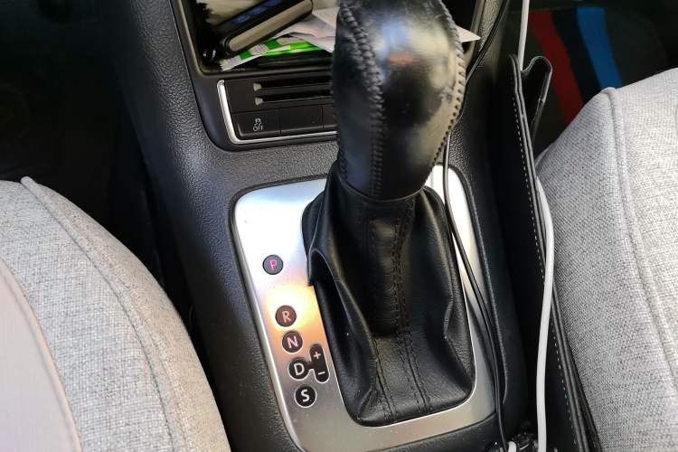 Used Volkswagen Tiguan 2013 1.8 TSI Automatic Two-Wheel Drive Comfort Edition Gear Lever