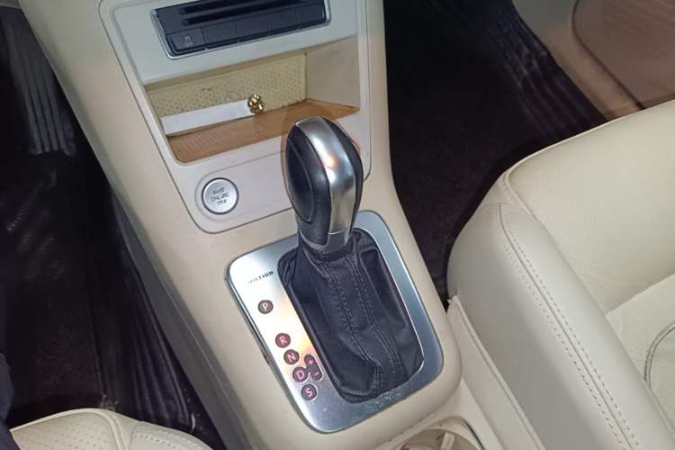 Used Volkswagen Tiguan 2013 2.0 TSI Automatic All-Wheel Drive Luxury Edition Gear Lever