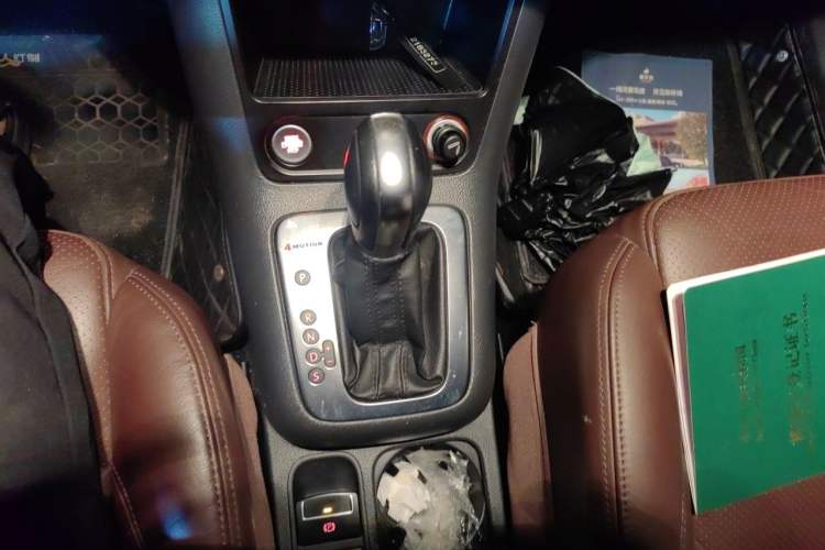 Used Volkswagen Tiguan 2013 2.0 TSI Automatic All-Wheel Drive Luxury Edition Gear Lever