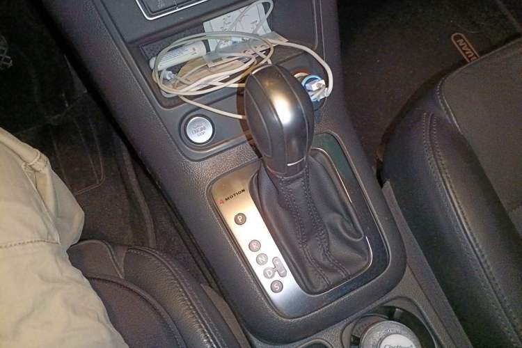 Used Volkswagen Tiguan 2013 2.0 TSI Automatic All-Wheel-Drive Flagship Edition Gear Lever