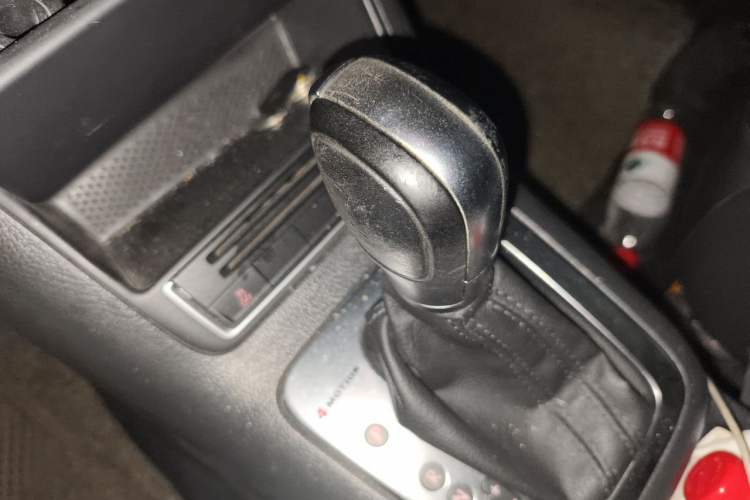 Used Volkswagen Tiguan 2013 2.0 TSI Automatic All-Wheel Drive Luxury Edition Gear Lever