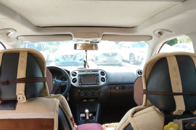 Used Volkswagen Tiguan 2013 1.8 TSI Automatic All-Wheel Drive Luxury Model Headliner