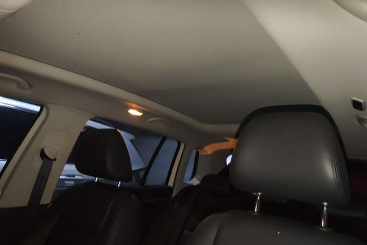 Used Volkswagen Tiguan 2013 1.8 TSI Automatic All-Wheel Drive Luxury Model Headliner