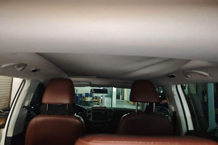 Used Volkswagen Tiguan 2013 1.8 TSI Automatic All-Wheel Drive Luxury Model Headliner