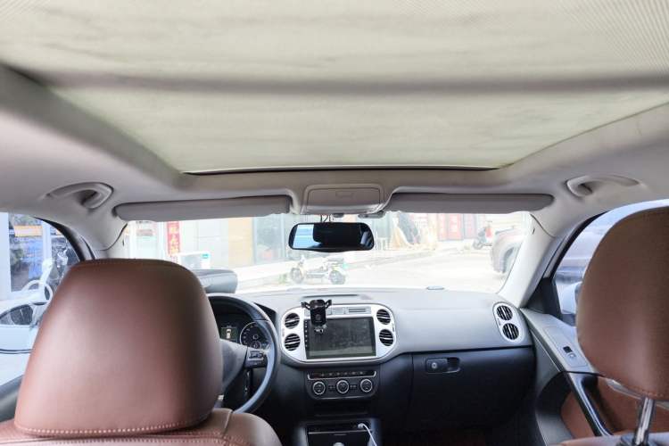 Used Volkswagen Tiguan 2013 1.8TSI Automatic Two-Wheel Drive Luxury Model Headliner