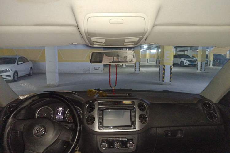 Used Volkswagen Tiguan 2013 1.8TSI Manual Two-Wheel Drive Trend Edition Headliner