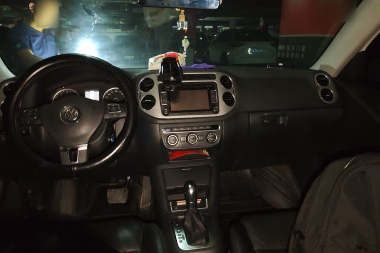 Used Volkswagen Tiguan 2013 1.8 TSI Automatic All-Wheel Drive Luxury Model Headliner