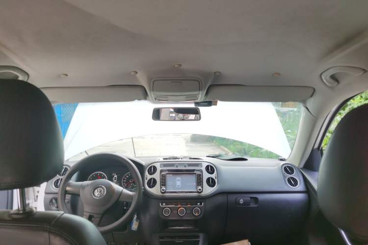 Used Volkswagen Tiguan 2013 1.4 TSI Manual Two-Wheel Drive BlueMotion Edition Headliner