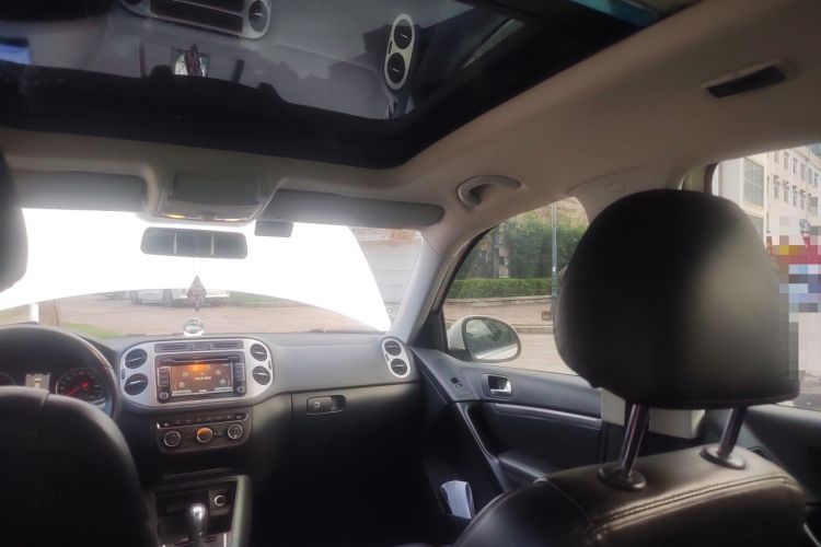 Used Volkswagen Tiguan 2013 1.8 TSI Automatic All-Wheel Drive Luxury Model Headliner