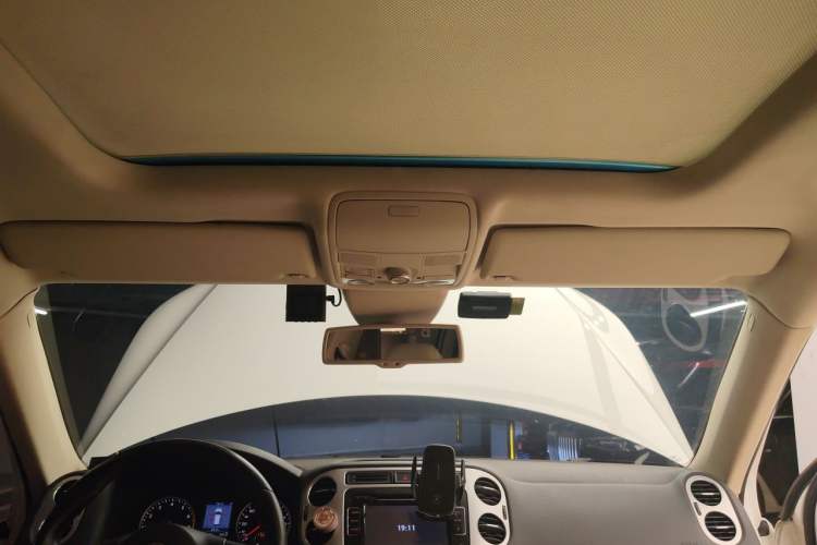 Used Volkswagen Tiguan 2013 2.0 TSI Automatic All-Wheel-Drive Flagship Edition Headliner