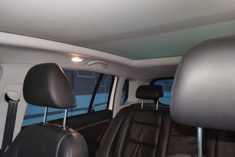 Used Volkswagen Tiguan 2013 1.8TSI Automatic Two-Wheel Drive Luxury Model Headliner