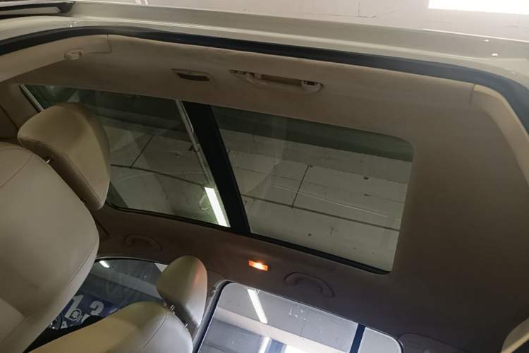 Used Volkswagen Tiguan 2013 2.0 TSI Automatic All-Wheel Drive Luxury Edition Headliner