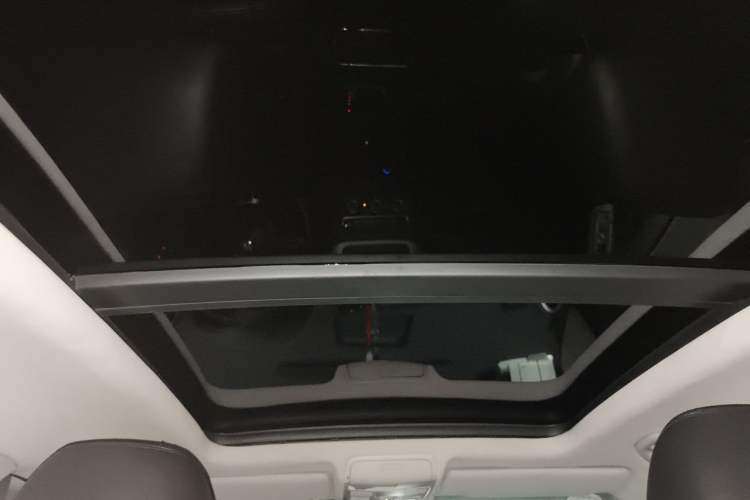 Used Volkswagen Tiguan 2013 2.0 TSI Automatic All-Wheel Drive Luxury Edition Headliner